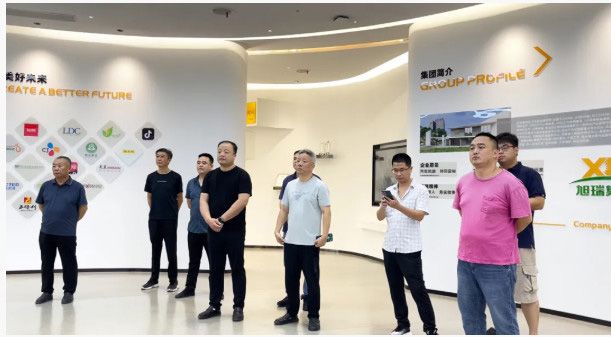 【旭瑞新聞】熱烈歡迎力源集團(tuán)鴨事業(yè)部杜飛兵總經(jīng)理率領(lǐng)公司管理團(tuán)隊(duì)一行蒞臨旭瑞集團(tuán)開(kāi)展參觀交流活動(dòng)